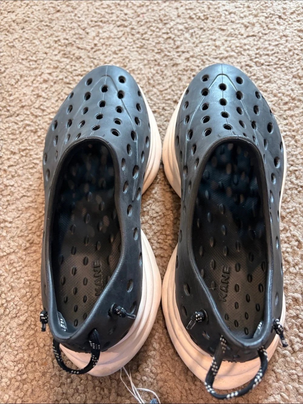 B69 Kane Men’s Size 10 B/W Shoes
